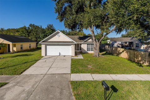 House in Tampa, Florida 3 bedrooms, 119.66 sq.m. № 2428659