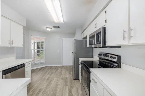 House in Tampa, Florida 3 bedrooms, 119.66 sq.m. № 2428659 - photo 15