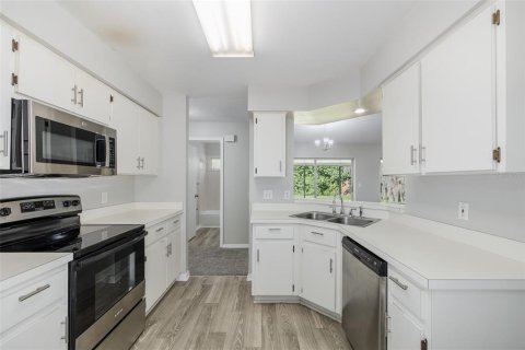 House in Tampa, Florida 3 bedrooms, 119.66 sq.m. № 2428659 - photo 13