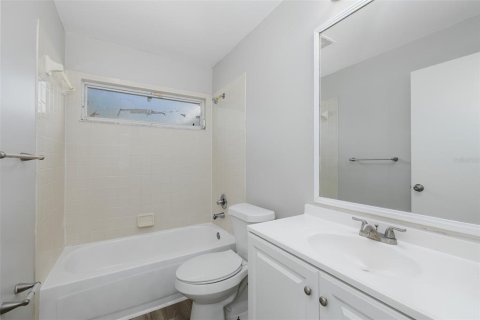 House in Tampa, Florida 3 bedrooms, 119.66 sq.m. № 2428659 - photo 24