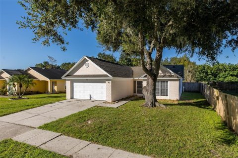 House in Tampa, Florida 3 bedrooms, 119.66 sq.m. № 2428659 - photo 2