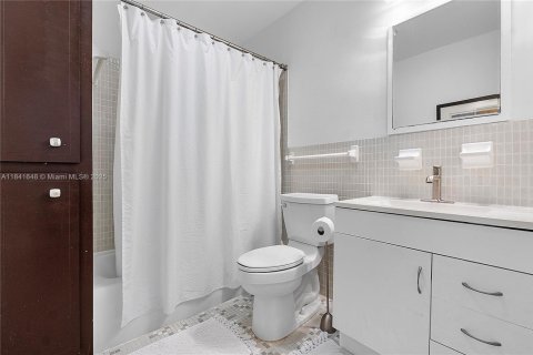 Condo in Fort Lauderdale, Florida, 1 bedroom  № 1834451 - photo 13