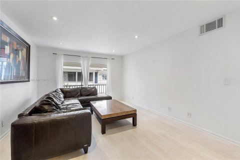 Condo in Fort Lauderdale, Florida, 1 bedroom  № 1834451 - photo 23