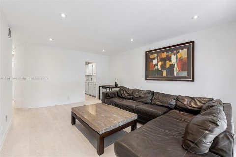 Condo in Fort Lauderdale, Florida, 1 bedroom  № 1834451 - photo 1