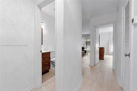 Condo in Fort Lauderdale, Florida, 1 bedroom  № 1834451 - photo 25