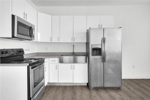 Снять в аренду квартиру в Майами, Флорида 1 спальня, 32.05м2, № 2009439 - фото 8