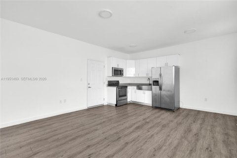 Снять в аренду квартиру в Майами, Флорида 1 спальня, 32.05м2, № 2009439 - фото 5