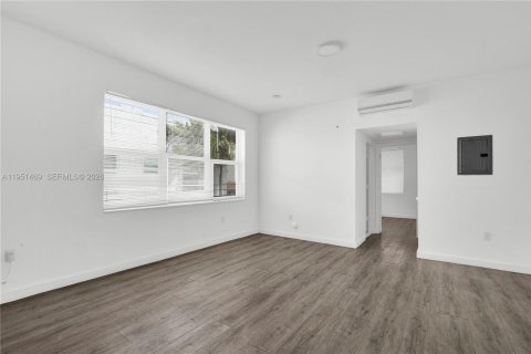 Снять в аренду квартиру в Майами, Флорида 1 спальня, 32.05м2, № 2009439 - фото 2