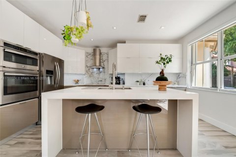 Casa en venta en Doral, Florida, 3 dormitorios, 184.41 m2 № 1959494 - foto 13