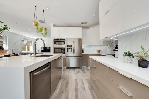 Casa en venta en Doral, Florida, 3 dormitorios, 184.41 m2 № 1959494 - foto 15