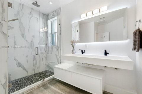 Casa en venta en Doral, Florida, 3 dormitorios, 184.41 m2 № 1959494 - foto 17