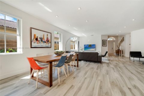 Casa en venta en Doral, Florida, 3 dormitorios, 184.41 m2 № 1959494 - foto 10