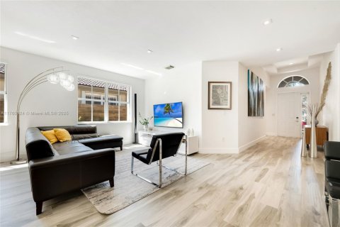 Casa en venta en Doral, Florida, 3 dormitorios, 184.41 m2 № 1959494 - foto 7
