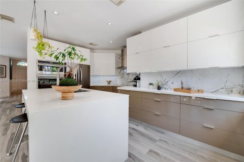 Casa en venta en Doral, Florida, 3 dormitorios, 184.41 m2 № 1959494 - foto 14