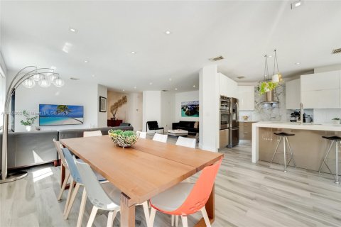 Casa en venta en Doral, Florida, 3 dormitorios, 184.41 m2 № 1959494 - foto 4