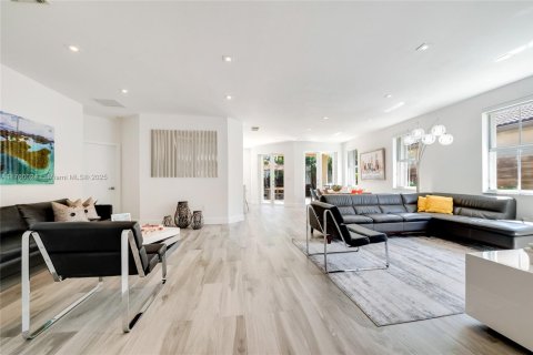 Casa en venta en Doral, Florida, 3 dormitorios, 184.41 m2 № 1959494 - foto 8