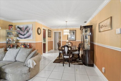 Casa en venta en Lauderdale Lakes, Florida, 3 dormitorios, 125.7 m2 № 2087375 - foto 2