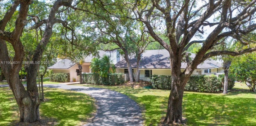 Дом в Пайнкрест, Флорида 4 спальни, 295.62м2 № 2023484