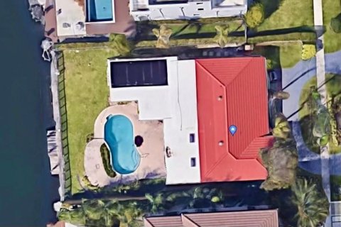 Casa en venta en North Miami, Florida, 4 dormitorios, 208.01 m2 № 1162880 - foto 1