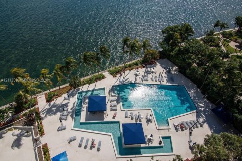 Condominio en alquiler en Miami, Florida, 2 dormitorios, 135.64 m2 № 2432080 - foto 4