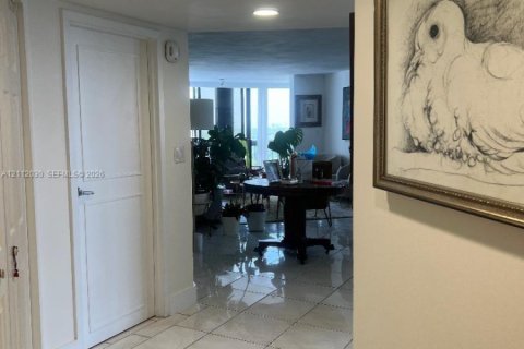 Condominio en alquiler en Miami, Florida, 2 dormitorios, 135.64 m2 № 2432080 - foto 15