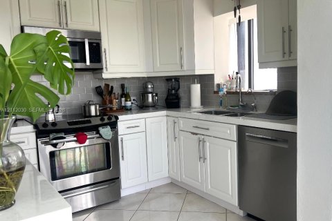 Condominio en alquiler en Miami, Florida, 2 dormitorios, 135.64 m2 № 2432080 - foto 28