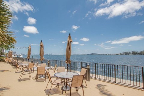 Condominio en alquiler en Miami, Florida, 2 dormitorios, 135.64 m2 № 2432080 - foto 7