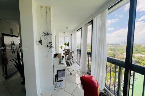 Condominio en alquiler en Miami, Florida, 2 dormitorios, 135.64 m2 № 2432080 - foto 20