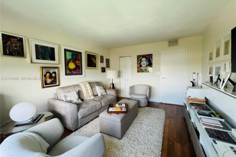 Condominio en alquiler en Miami, Florida, 2 dormitorios, 135.64 m2 № 2432080 - foto 21