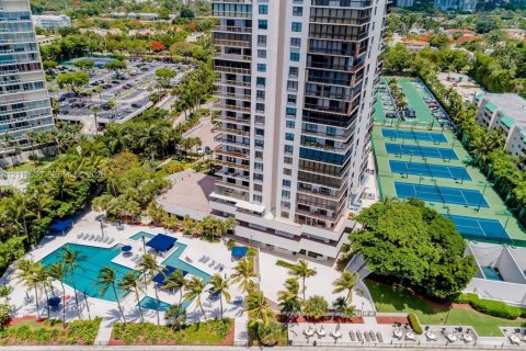 Condominio en alquiler en Miami, Florida, 2 dormitorios, 135.64 m2 № 2432080 - foto 2