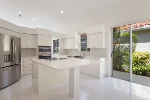 House in Boynton Beach, Florida 3 bedrooms, 199.37 sq.m. № 2261639 - photo 3