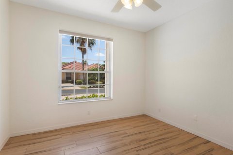 House in Boynton Beach, Florida 3 bedrooms, 199.37 sq.m. № 2261639 - photo 17