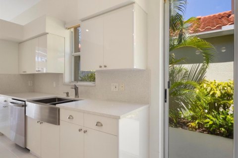 House in Boynton Beach, Florida 3 bedrooms, 199.37 sq.m. № 2261639 - photo 4