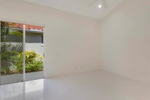 House in Boynton Beach, Florida 3 bedrooms, 199.37 sq.m. № 2261639 - photo 28