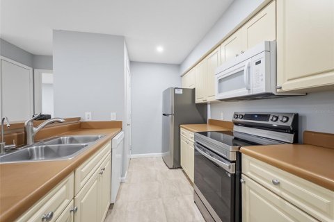 Condo in Tampa, Florida, 3 bedrooms № 2221361 - photo 9