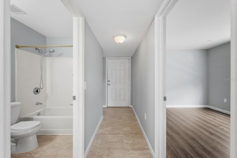 Condo in Tampa, Florida, 3 bedrooms № 2221361 - photo 22