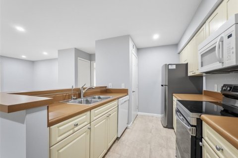 Condo in Tampa, Florida, 3 bedrooms № 2221361 - photo 8
