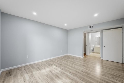 Condo in Tampa, Florida, 3 bedrooms № 2221361 - photo 12