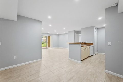 Condo in Tampa, Florida, 3 bedrooms № 2221361 - photo 4