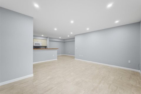 Condo in Tampa, Florida, 3 bedrooms № 2221361 - photo 5