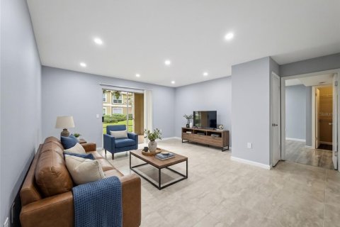 Condo in Tampa, Florida, 3 bedrooms № 2221361 - photo 2