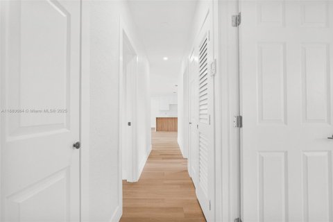 House in Miami Gardens, Florida 3 bedrooms, 129.32 sq.m. № 1929295 - photo 22