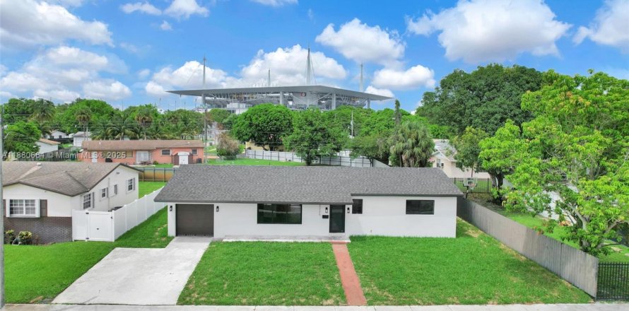 House in Miami Gardens, Florida 3 bedrooms, 129.32 sq.m. № 1929295