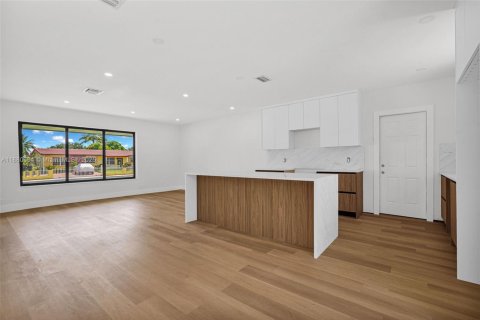 House in Miami Gardens, Florida 3 bedrooms, 129.32 sq.m. № 1929295 - photo 15