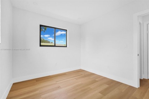 House in Miami Gardens, Florida 3 bedrooms, 129.32 sq.m. № 1929295 - photo 25