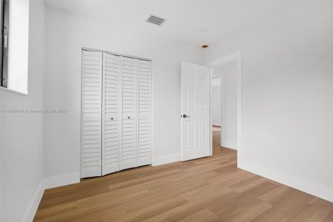 House in Miami Gardens, Florida 3 bedrooms, 129.32 sq.m. № 1929295 - photo 24