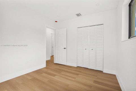 House in Miami Gardens, Florida 3 bedrooms, 129.32 sq.m. № 1929295 - photo 26