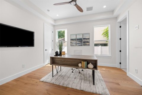 House in Orlando, Florida 4 bedrooms, 295.71 sq.m. № 2229795 - photo 27