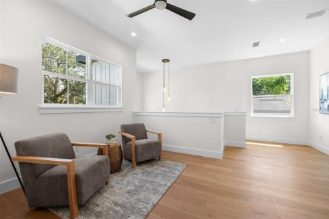 House in Orlando, Florida 4 bedrooms, 295.71 sq.m. № 2229795 - photo 30