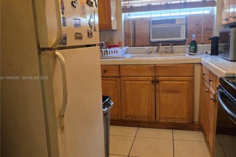 Купить виллу или дом в Майами, Флорида 3 спальни, 118.36м2, № 2052585 - фото 2